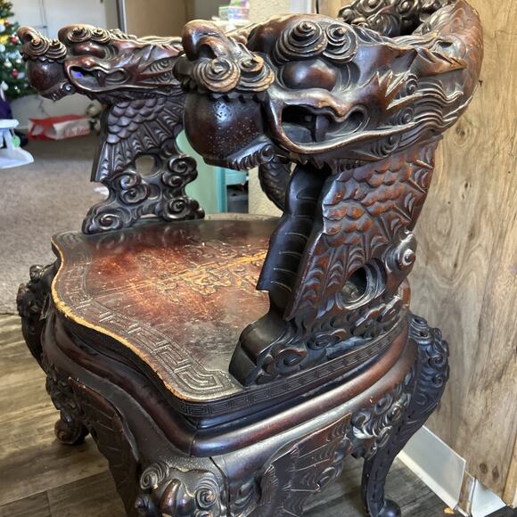 Late 19th century Chinese dragon carved armchair with medallion back 27"L x 21"W - Picture 2 of 12
